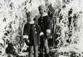 Jacqueline et Lucienne à Lens, hiver 31-32