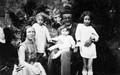 En famille en 1932.
