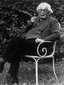Jean Piaget dans son jardin de Pinchat.